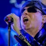 The Scorpions unfurl Ukrainian flag at concert in Berlin