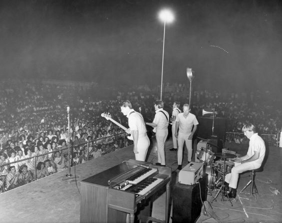 Brian Wilson From The Beach Boys, dead at 82 6 brian wilson The Beach Boys perform on stage circa 1963. From left are Brian Wilson, Carl Wilson, Al Jardine, Love and Dennis Wilson. Marks had quit the band by this point.